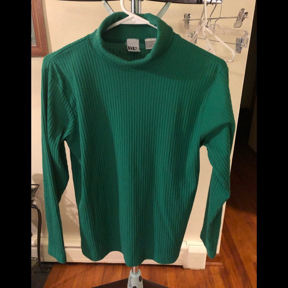 Basic Editions ribbed, green turtleneck